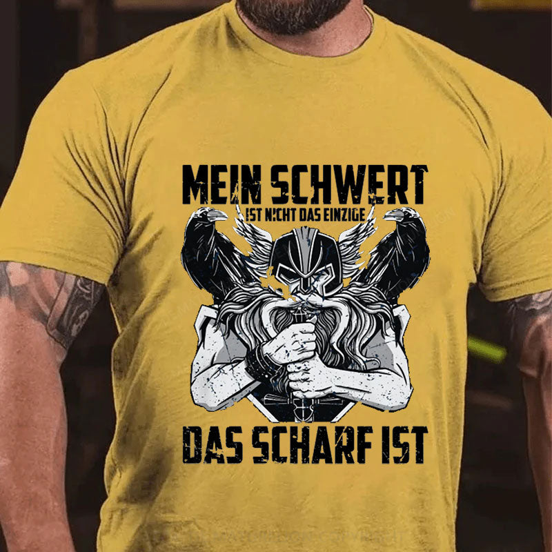 Nicht nur mein Schwert ist scharf T-Shirt