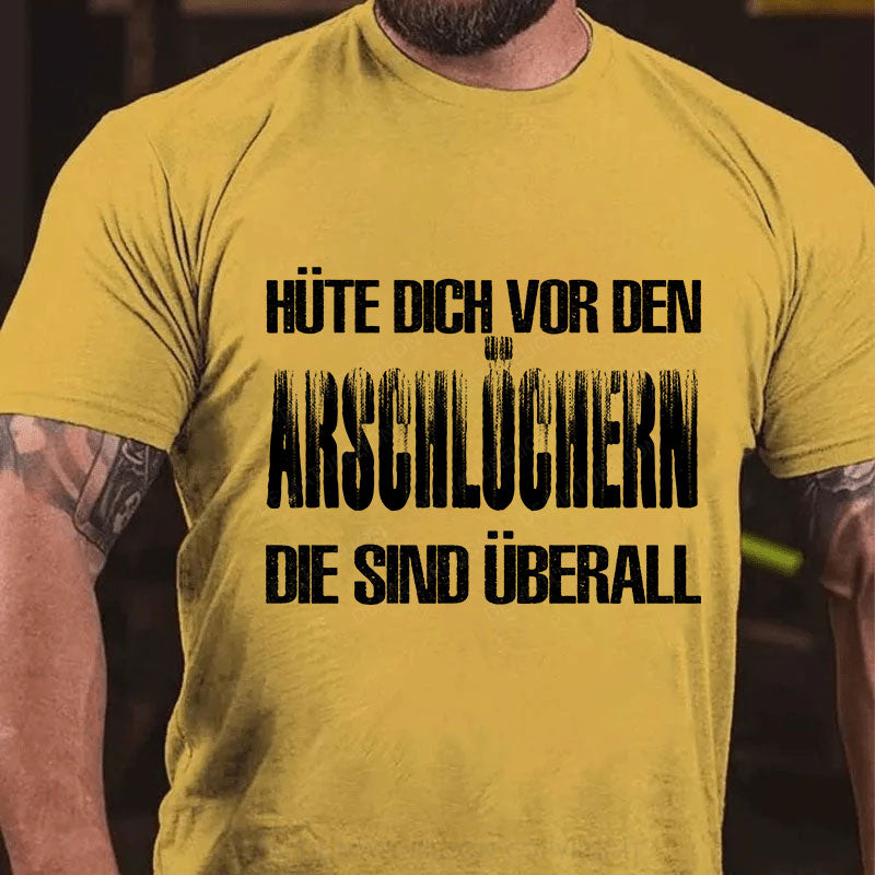 Hüte Dich Vor Den Arschlöchern Die Sind Überall T-Shirt