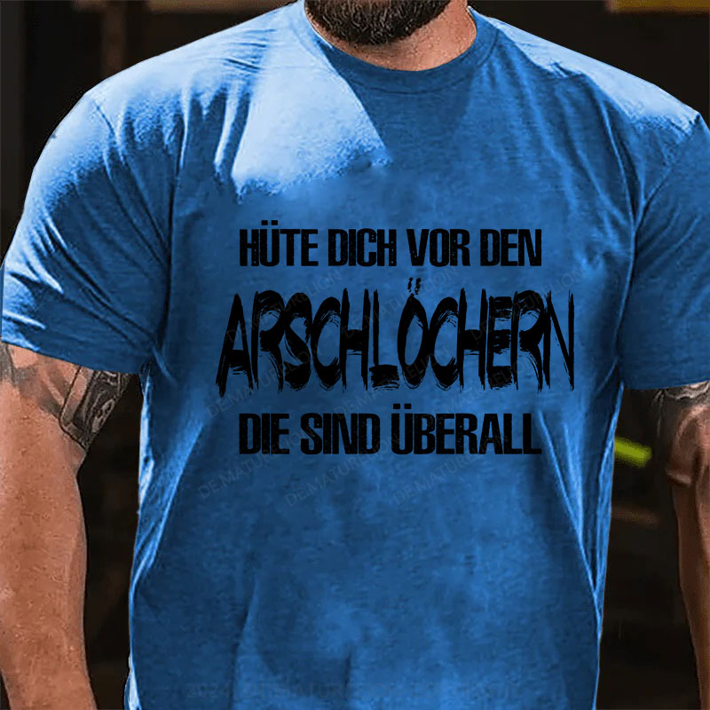 Hüte Dich Vor Den Arschlöchern Die Sind Überall T-Shirt