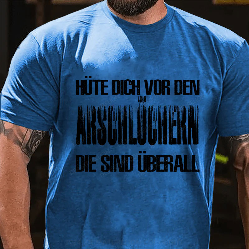 Hüte Dich Vor Den Arschlöchern Die Sind Überall T-Shirt