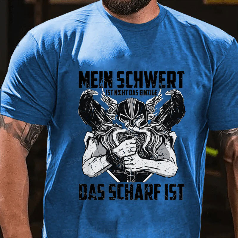 Nicht nur mein Schwert ist scharf T-Shirt