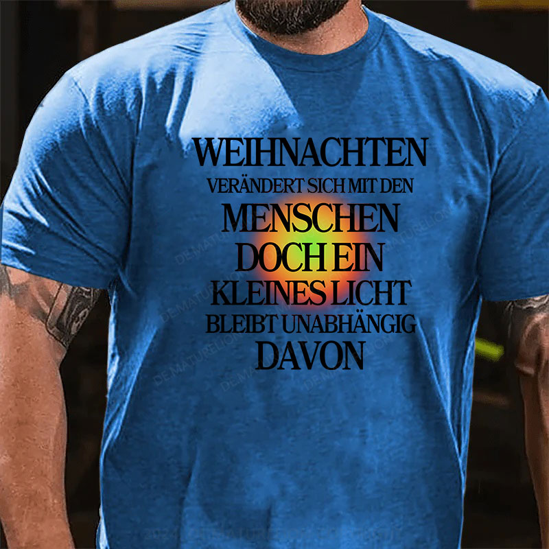 Weihnachten verändert sich mit den Menschen, doch ein kleines Licht bleibt unabhängig davon T-Shirt