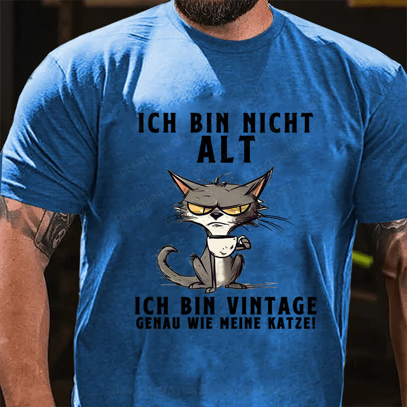 Ich bin nicht alt, ich bin vintage - genau wie meine Katze! T-Shirt